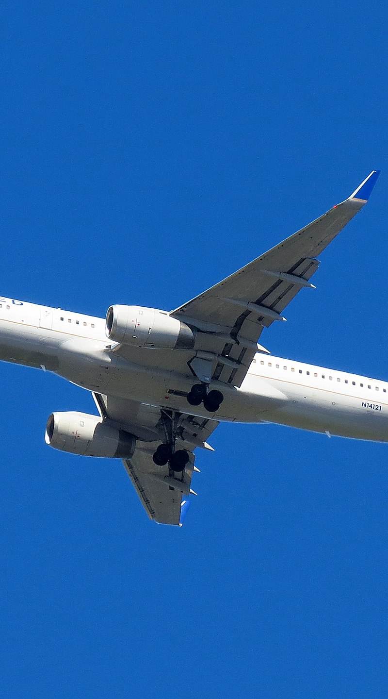 N14121 - Twin-engine aircraft