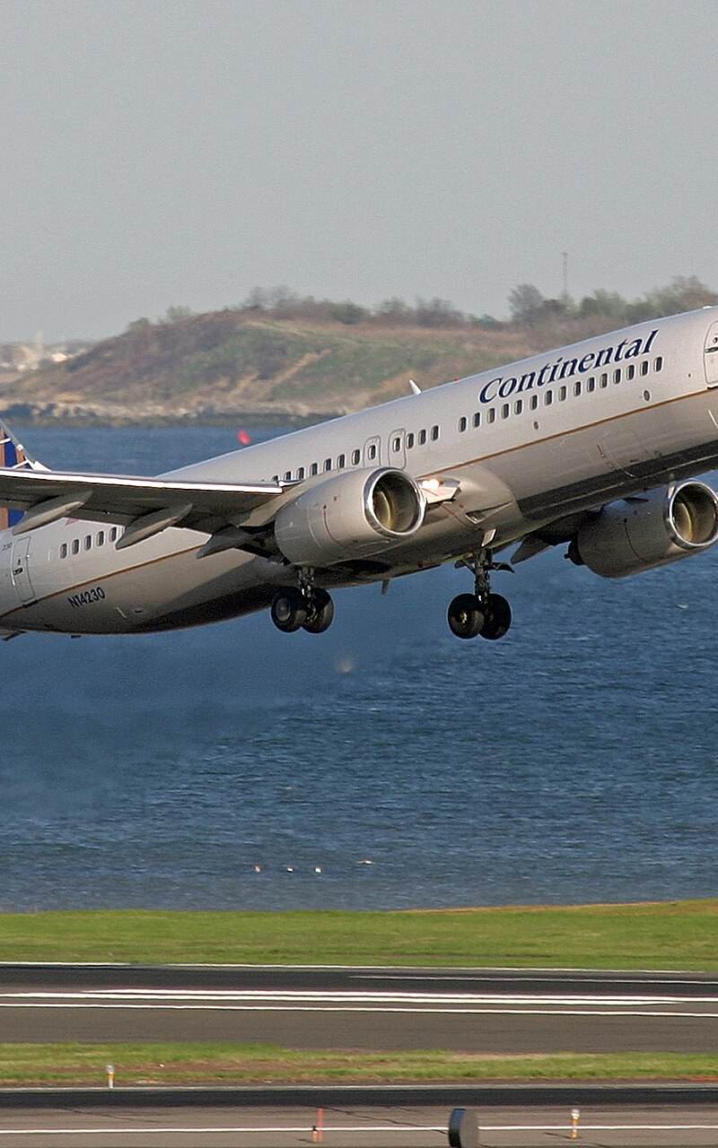 N14230 - Twin-engine aircraft