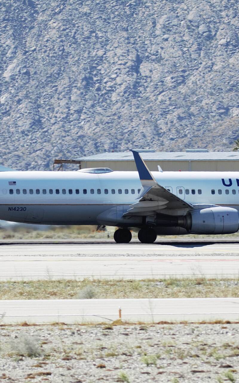 N14230 - Twin-engine aircraft