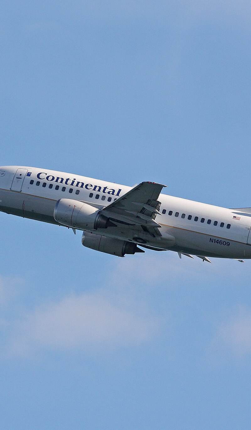 N14609 - Twin-engine aircraft