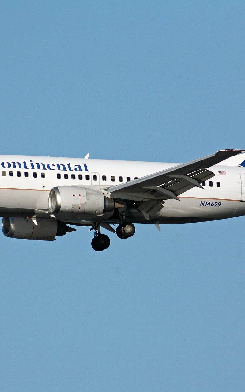 N14629 - Twin-engine aircraft