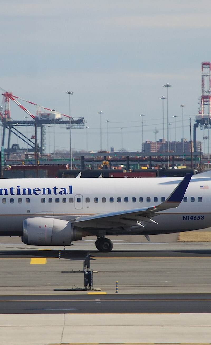 N14653 - Twin-engine aircraft