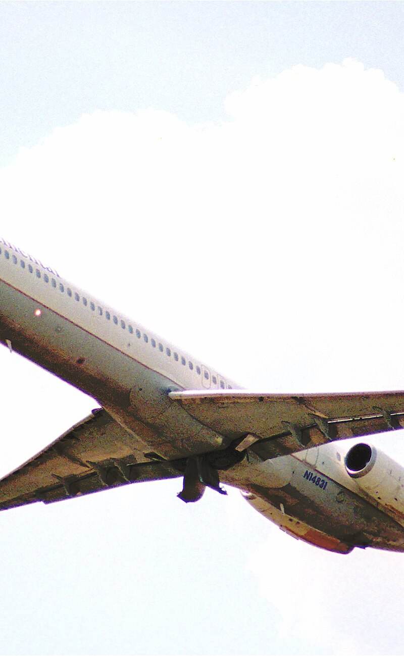 N14831 - Twin-engine aircraft