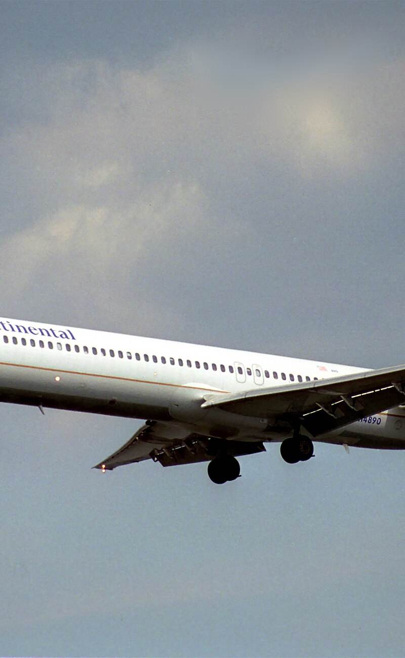 N14890 - Twin-engine aircraft