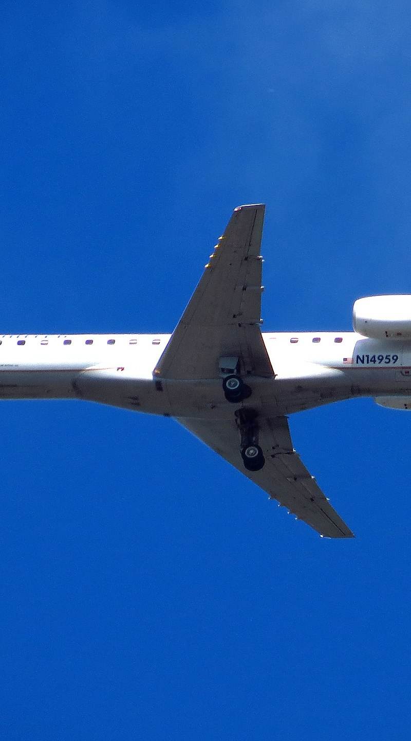 N14959 - Twin-engine aircraft