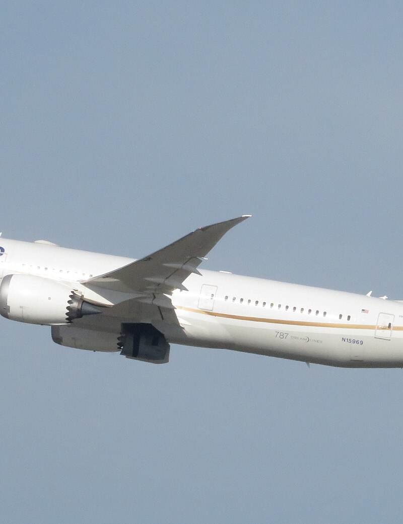 N15969 - Twin-engine aircraft