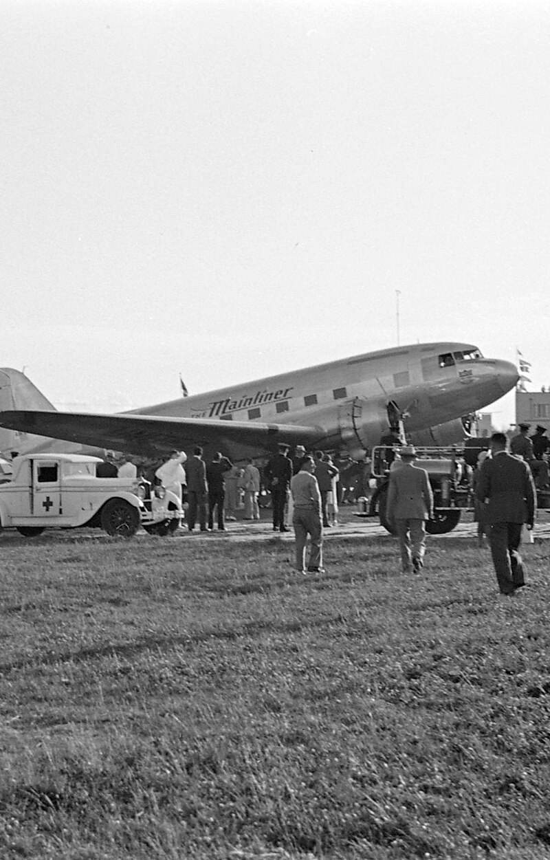  - Twin-engine aircraft