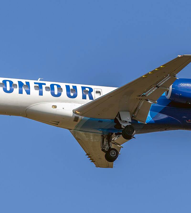 N16511 - Twin-engine aircraft