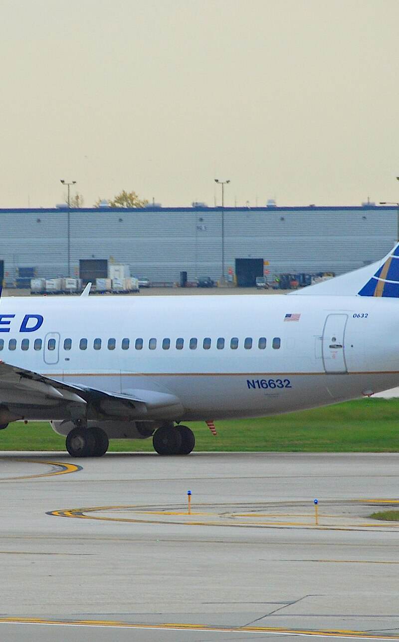 N16632 - Twin-engine aircraft