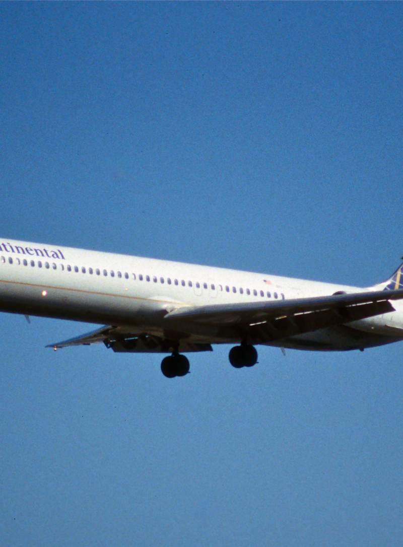 N16893 - Twin-engine aircraft