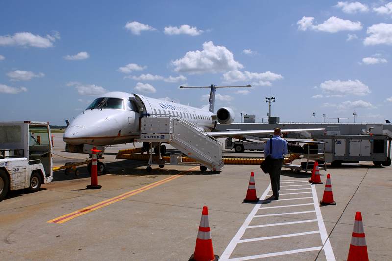 N16944 - Twin-engine aircraft