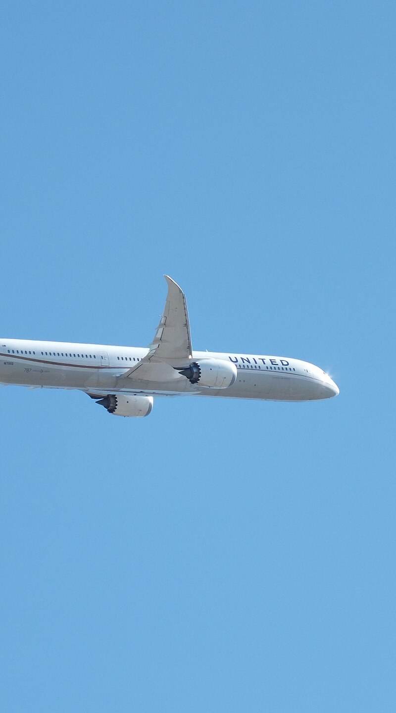 N17002 - Twin-engine aircraft