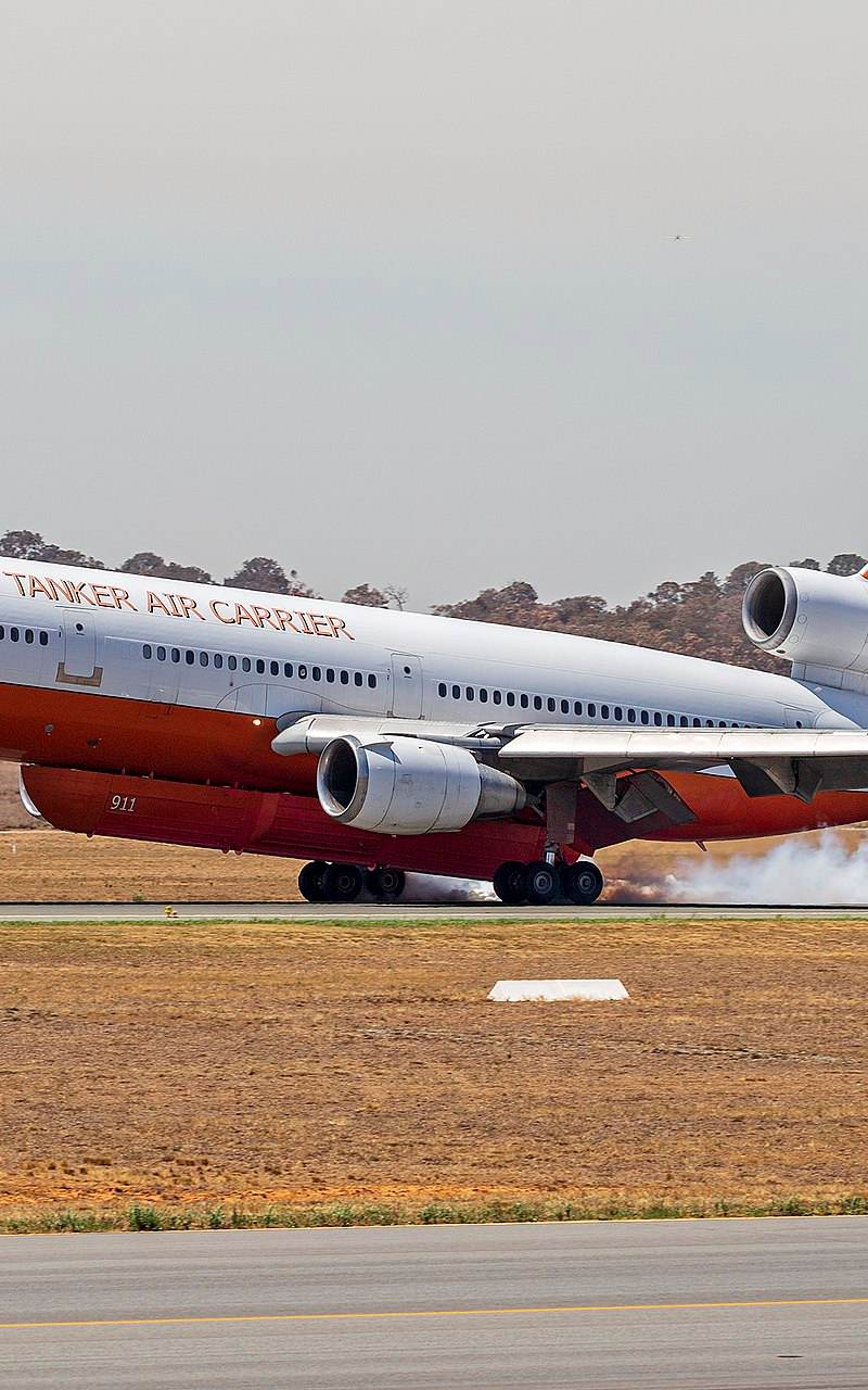 N17085 - Aircraft