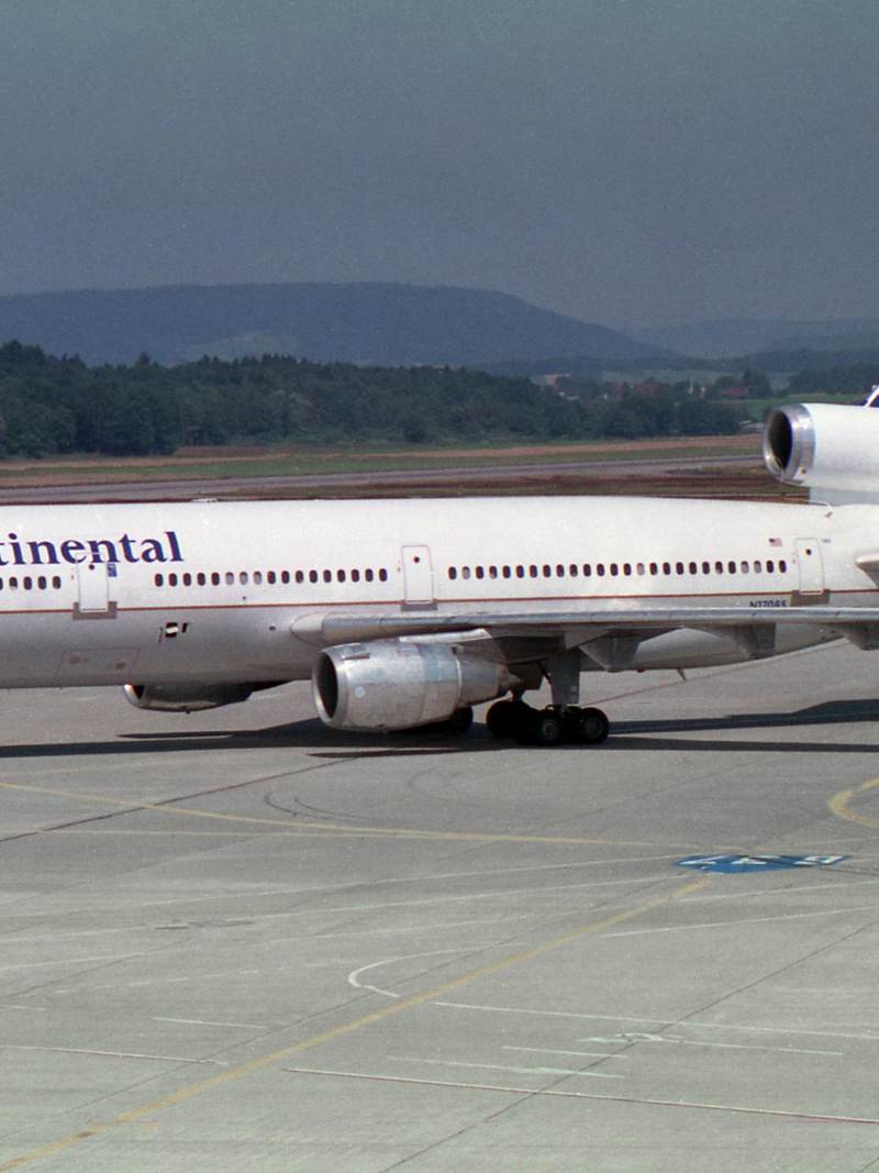 N17085 - Aircraft