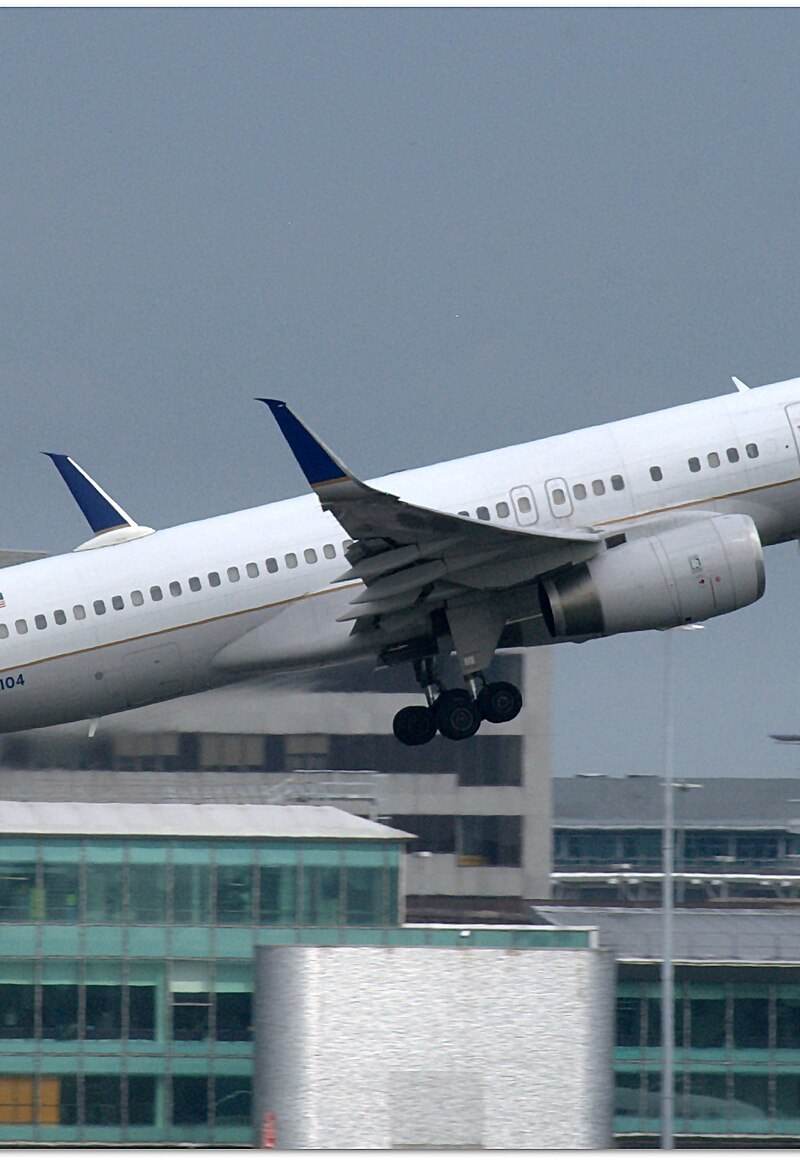 N17104 - Twin-engine aircraft