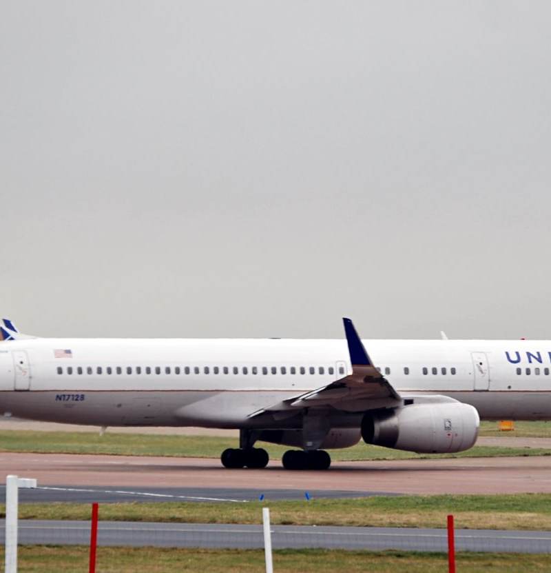 N17128 - Twin-engine aircraft
