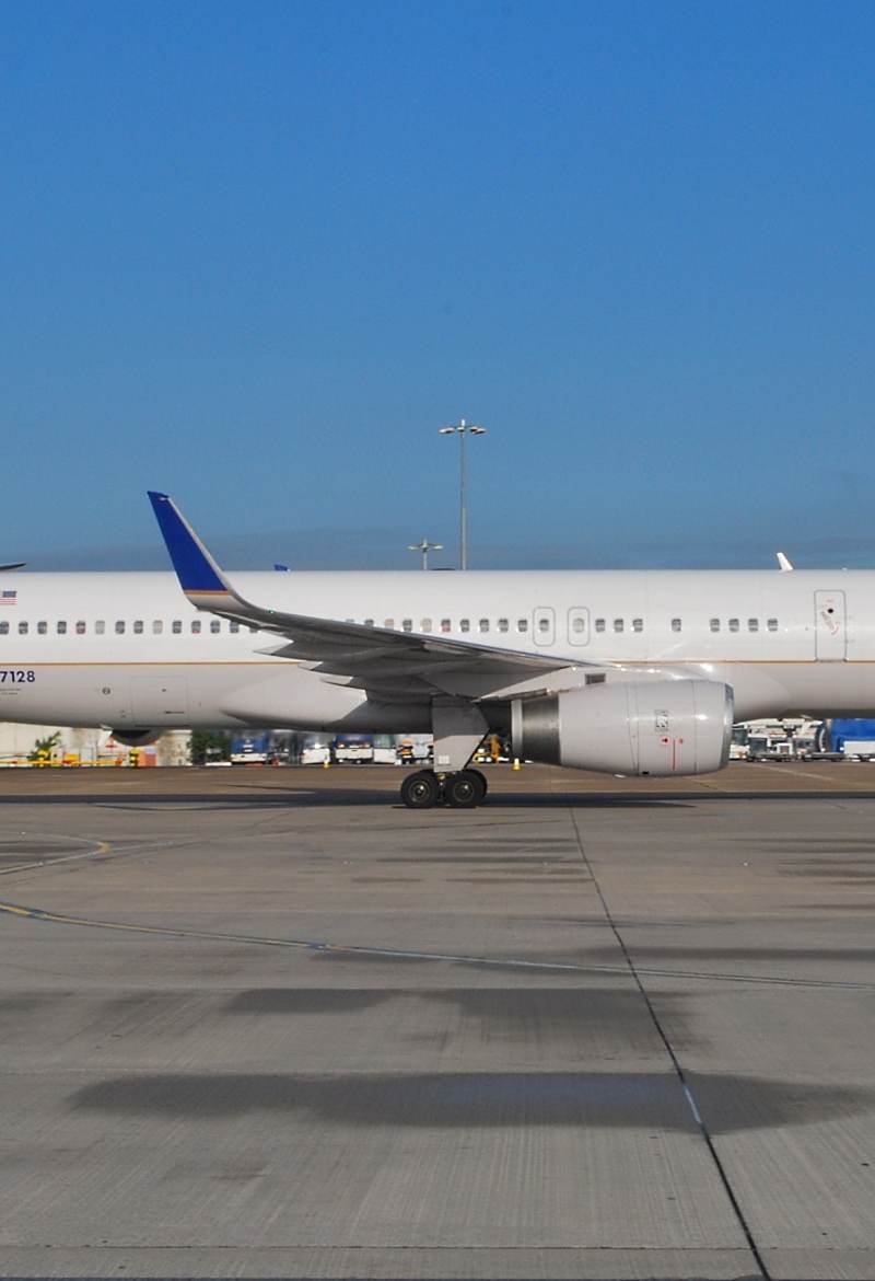 N17128 - Twin-engine aircraft