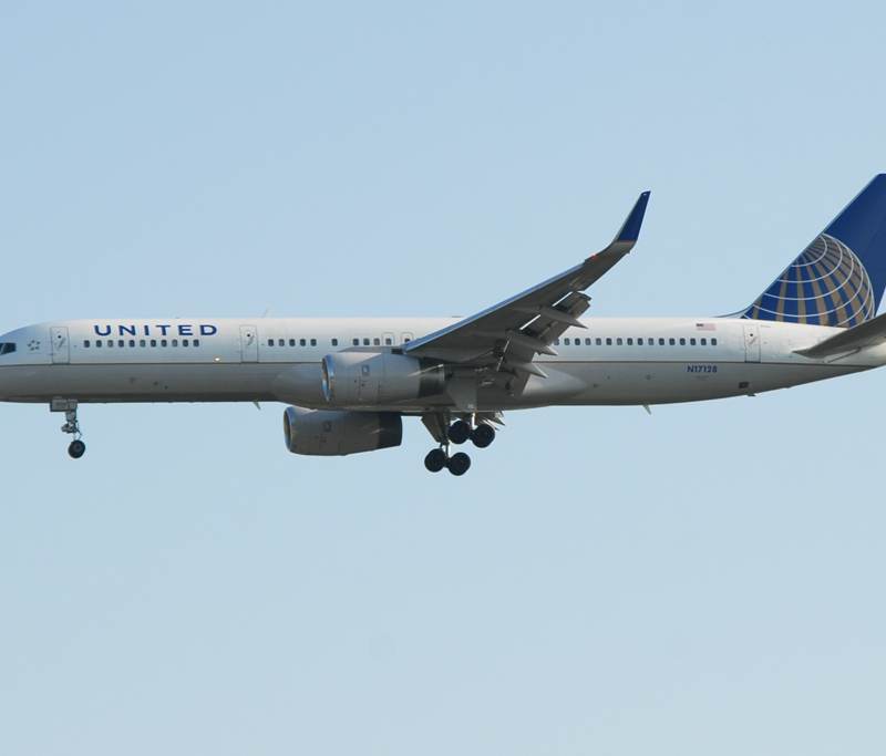 N17128 - Twin-engine aircraft