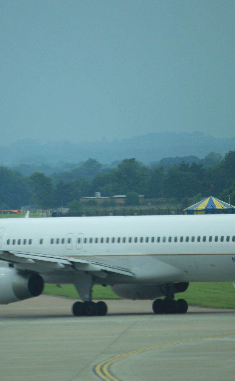 N17133 - Twin-engine aircraft