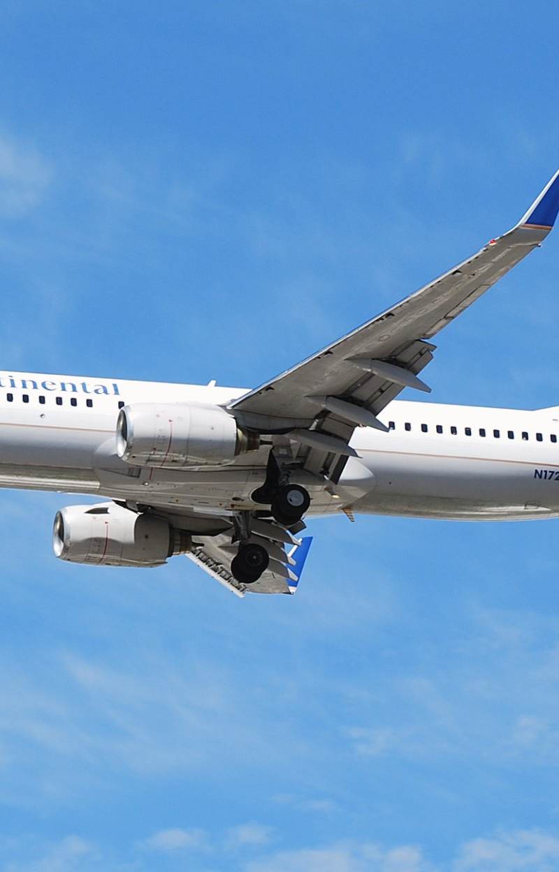 N17245 - Twin-engine aircraft