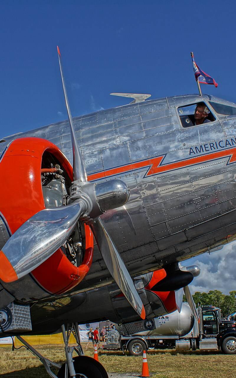  - Twin-engine aircraft