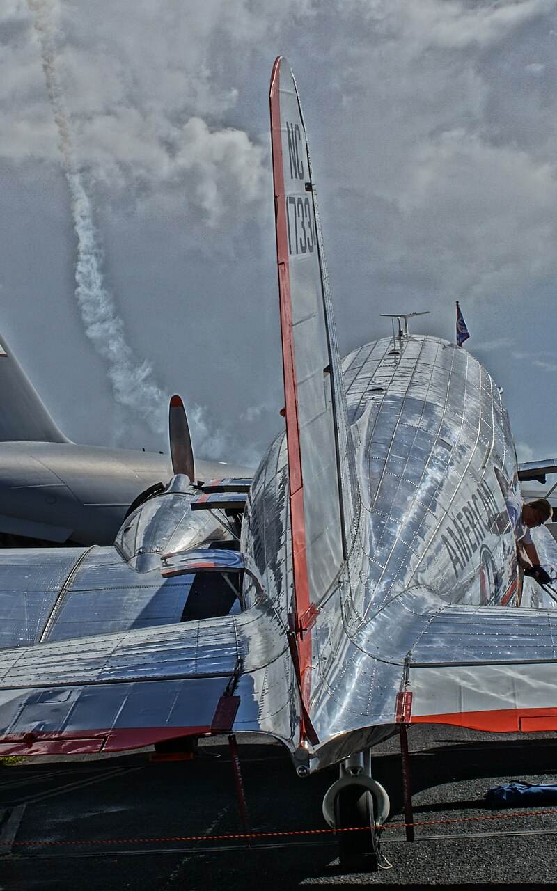  - Twin-engine aircraft