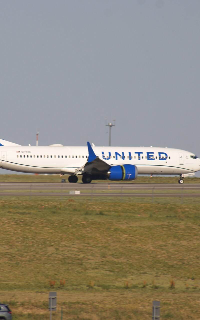 N17336 - Twin-engine aircraft
