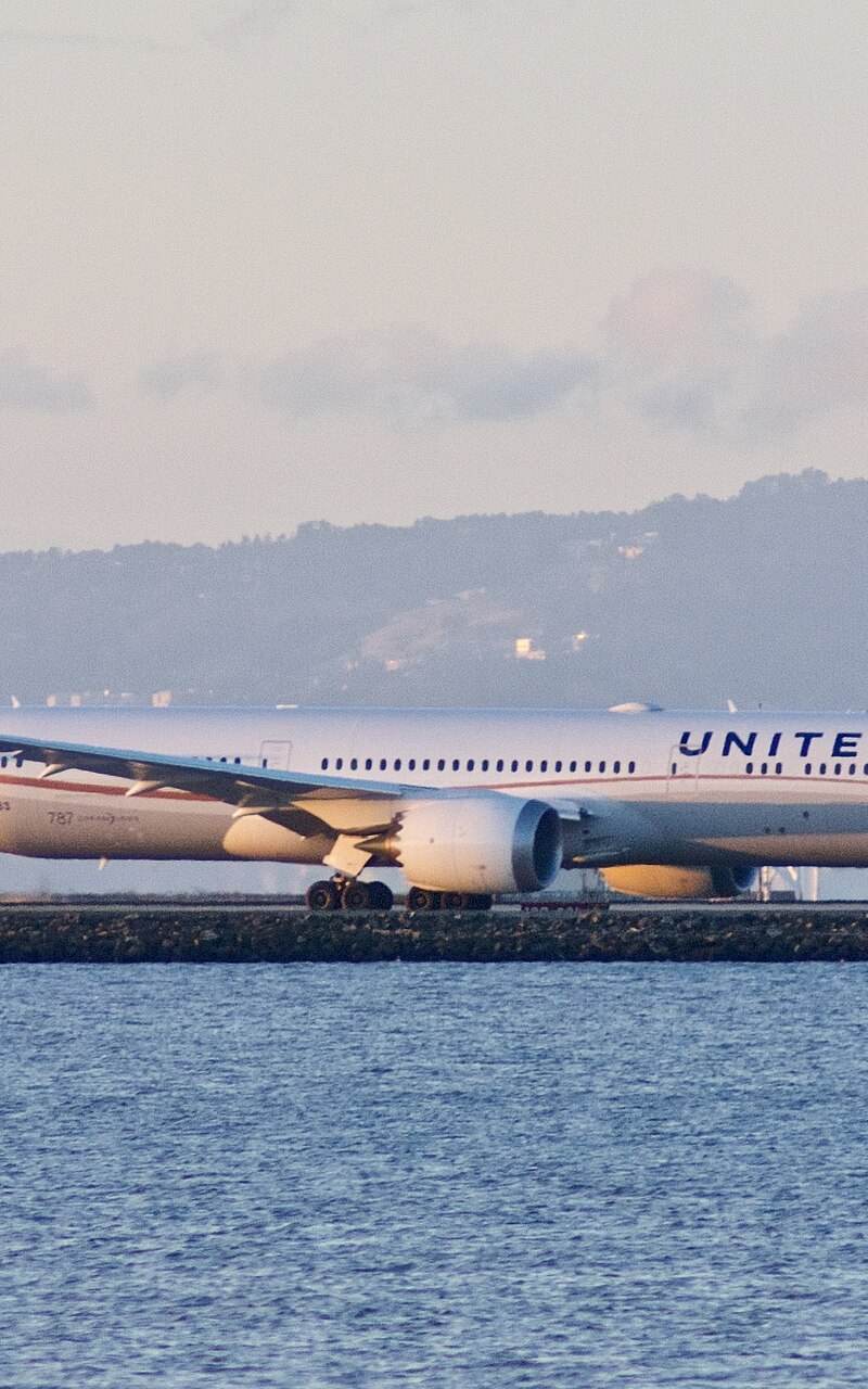 N17963 - Twin-engine aircraft
