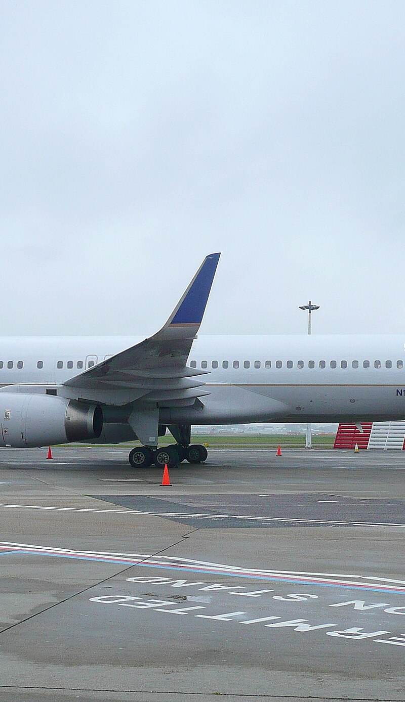 N18112 - Twin-engine aircraft