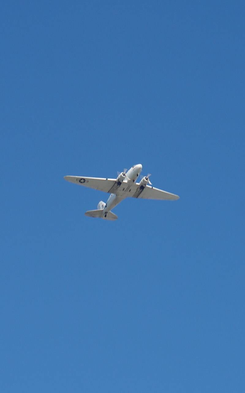  - Twin-engine aircraft