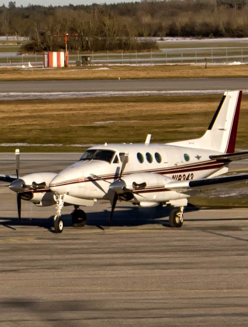 N18343 - Twin-engine aircraft