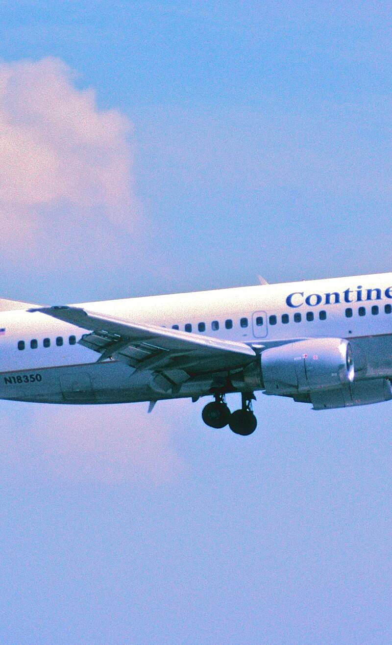 N18350 - Twin-engine aircraft