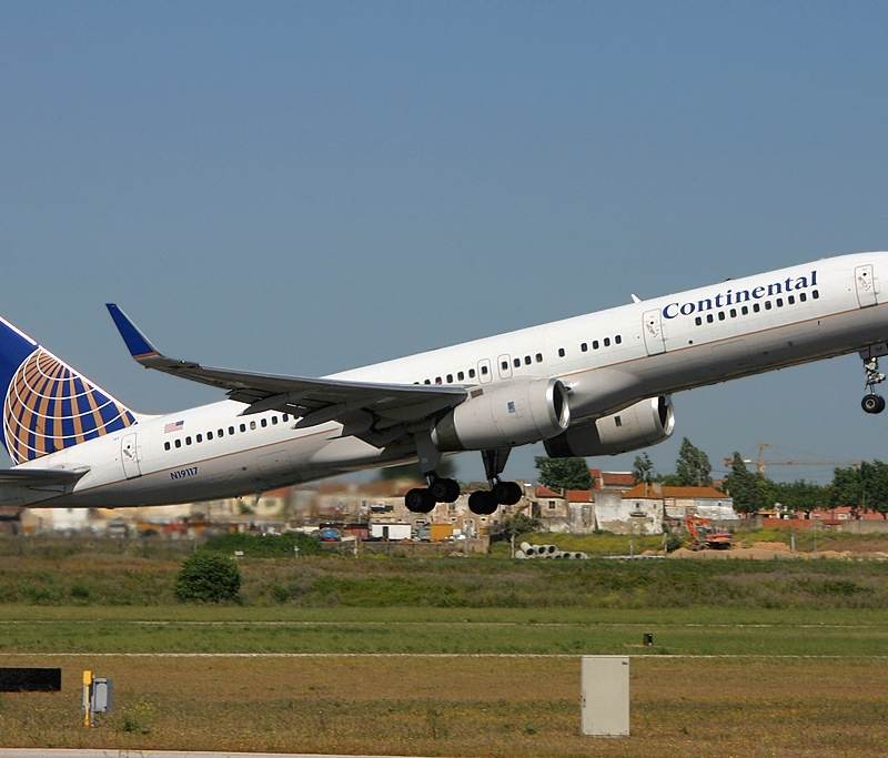 N19117 - Twin-engine aircraft