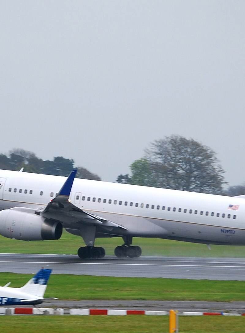 N19117 - Twin-engine aircraft