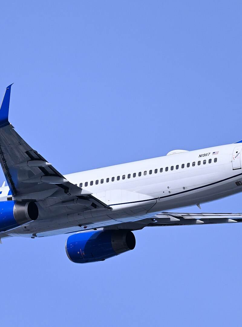N19117 - Twin-engine aircraft