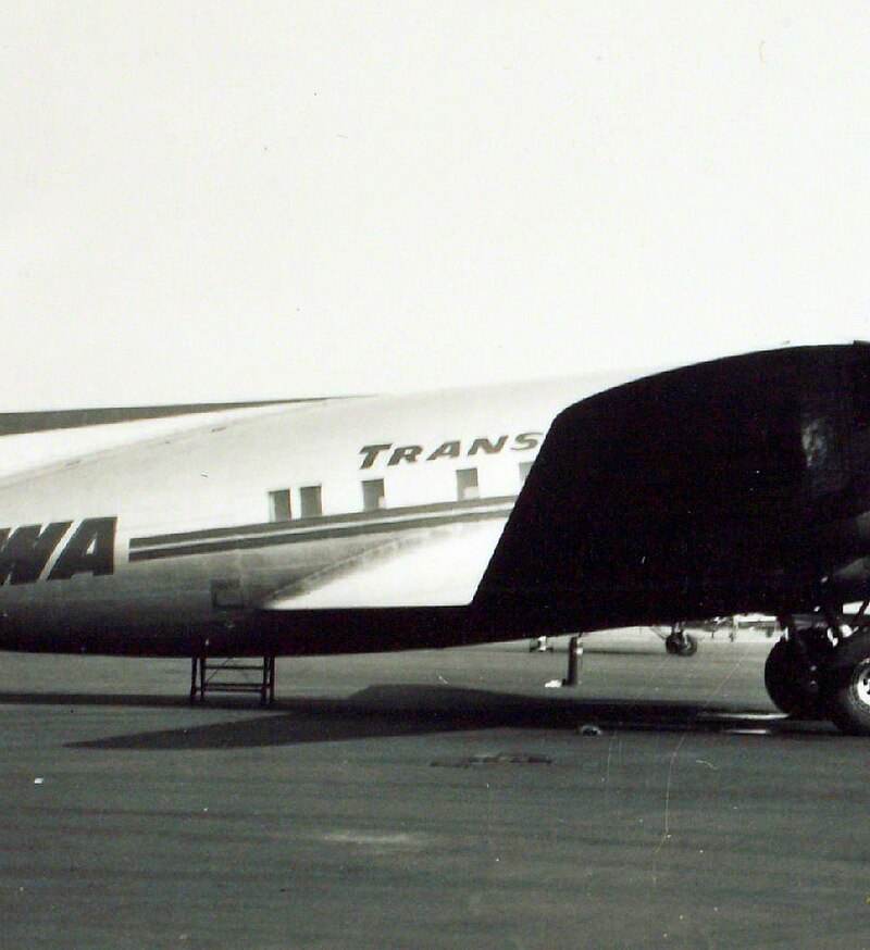  - Twin-engine aircraft