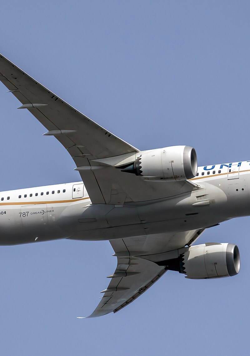 N20904 - Twin-engine aircraft