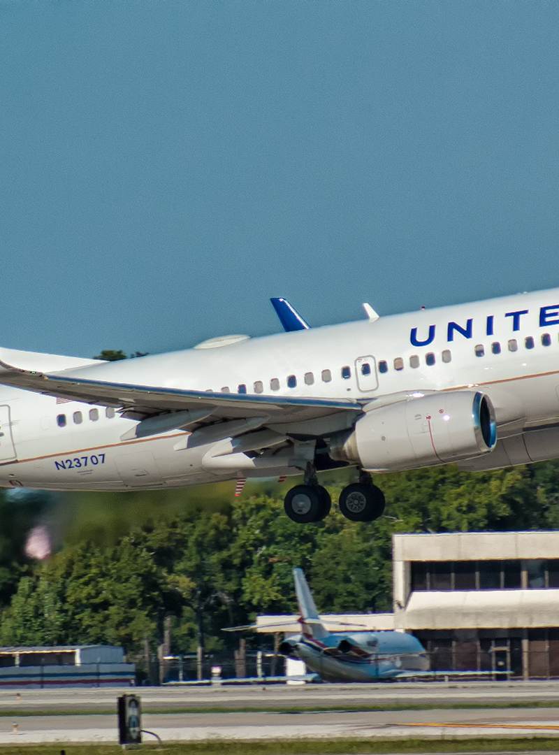 N23707 - Twin-engine aircraft