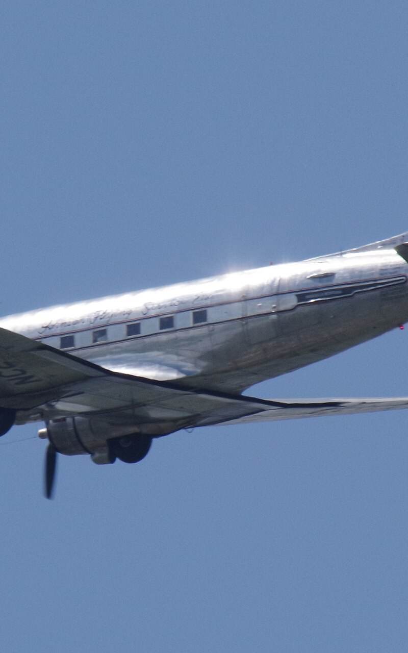  - Twin-engine aircraft