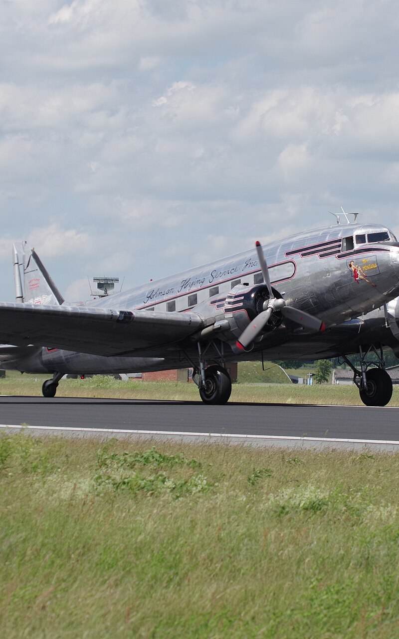  - Twin-engine aircraft