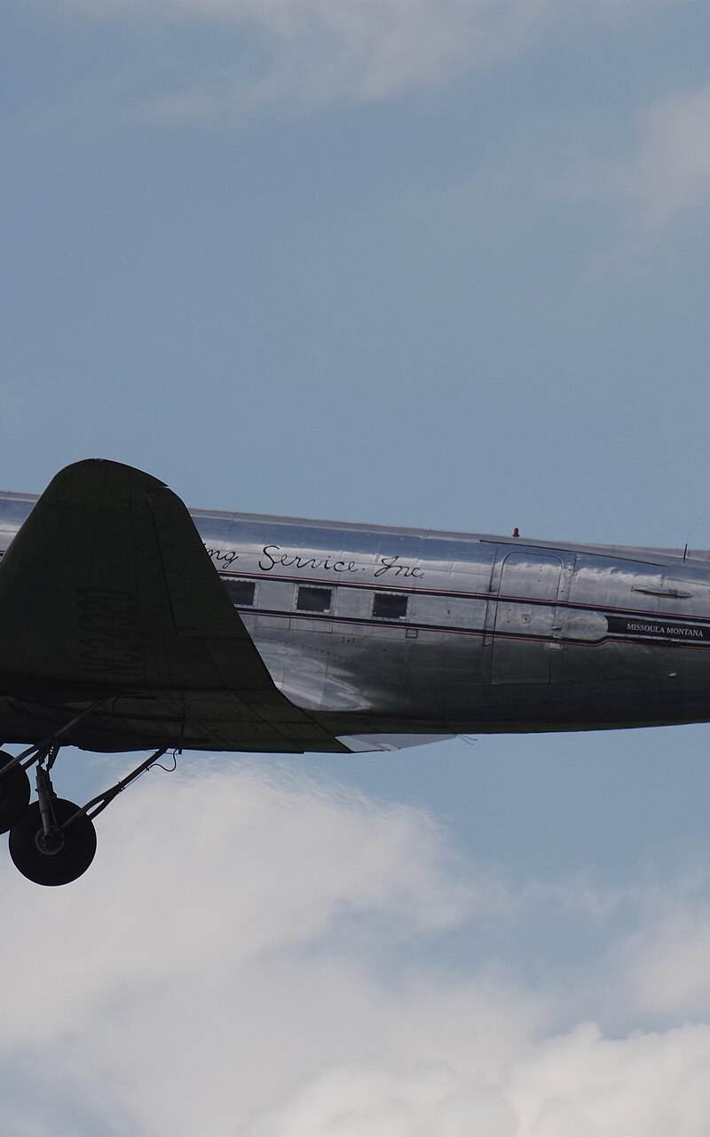  - Twin-engine aircraft
