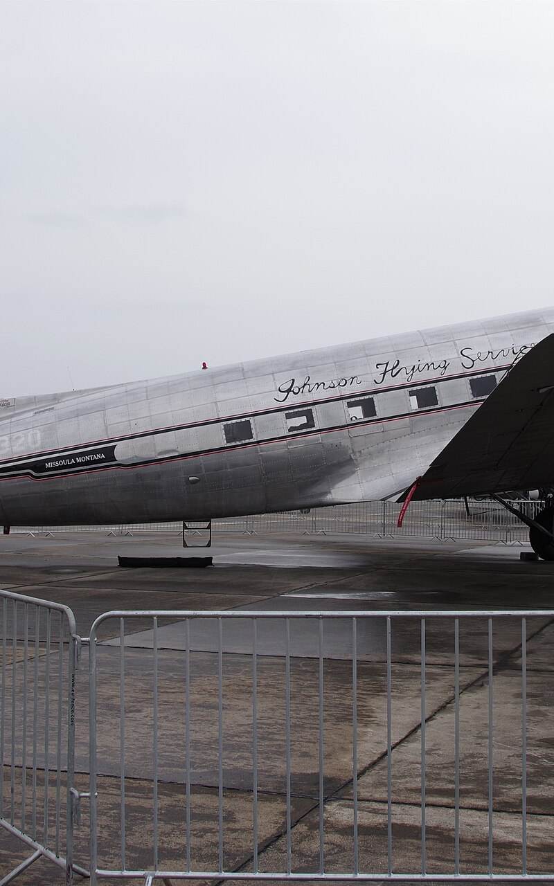  - Twin-engine aircraft