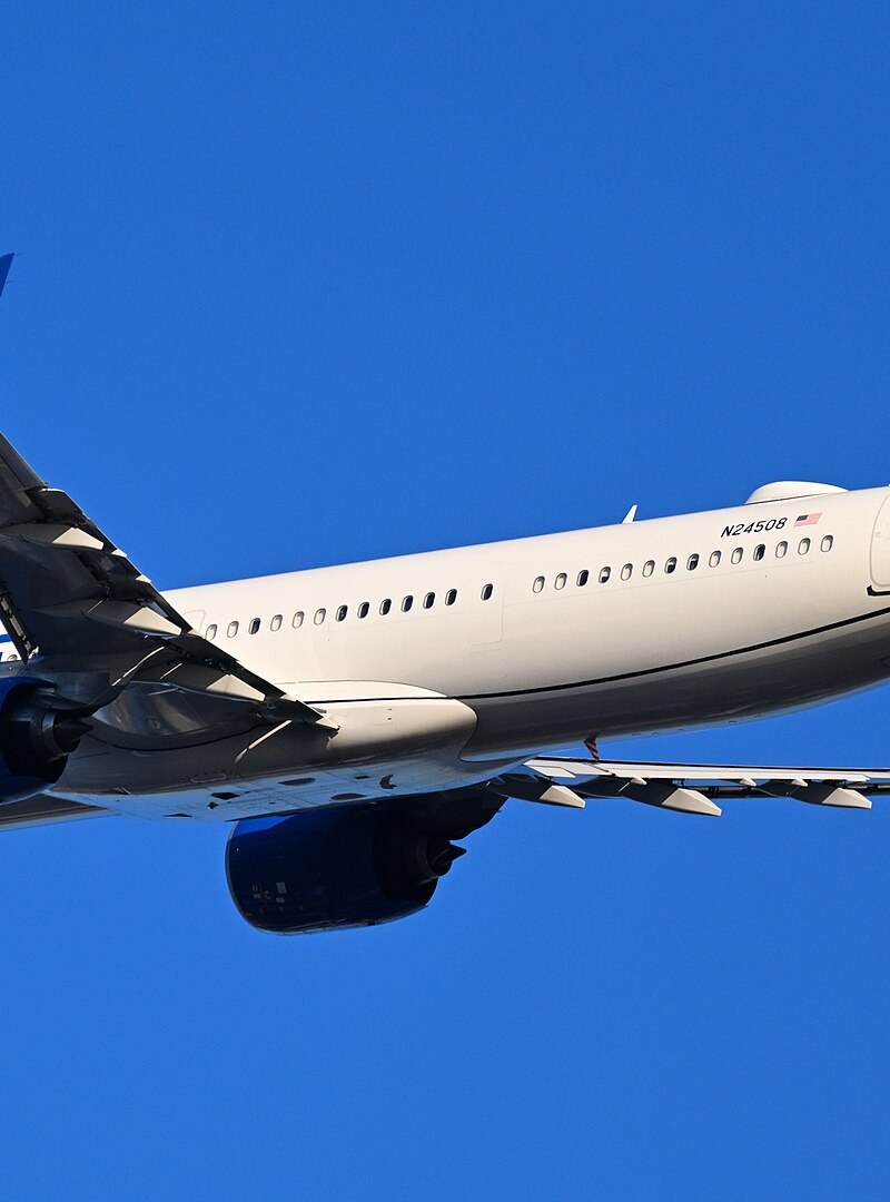 N24508 - Twin-engine aircraft