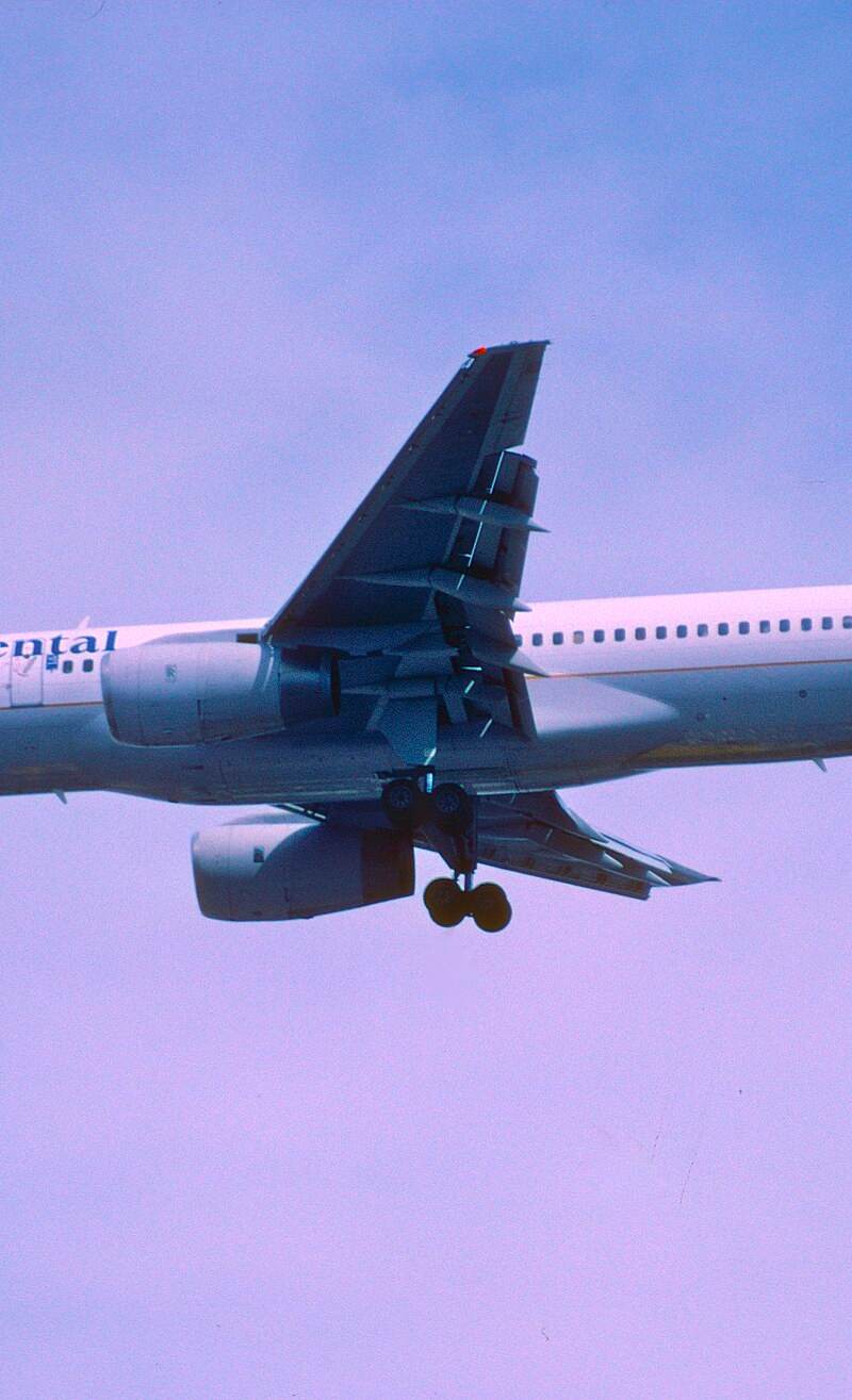 N26123 - Twin-engine aircraft