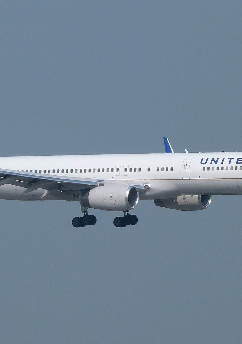 N26123 - Twin-engine aircraft