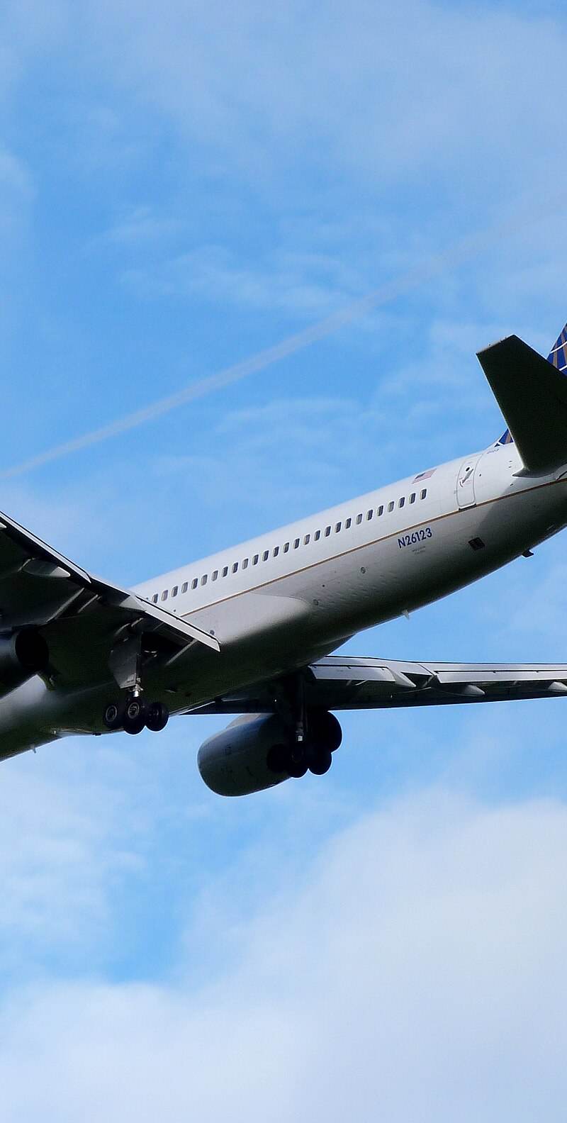 N26123 - Twin-engine aircraft