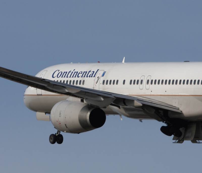 N26123 - Twin-engine aircraft