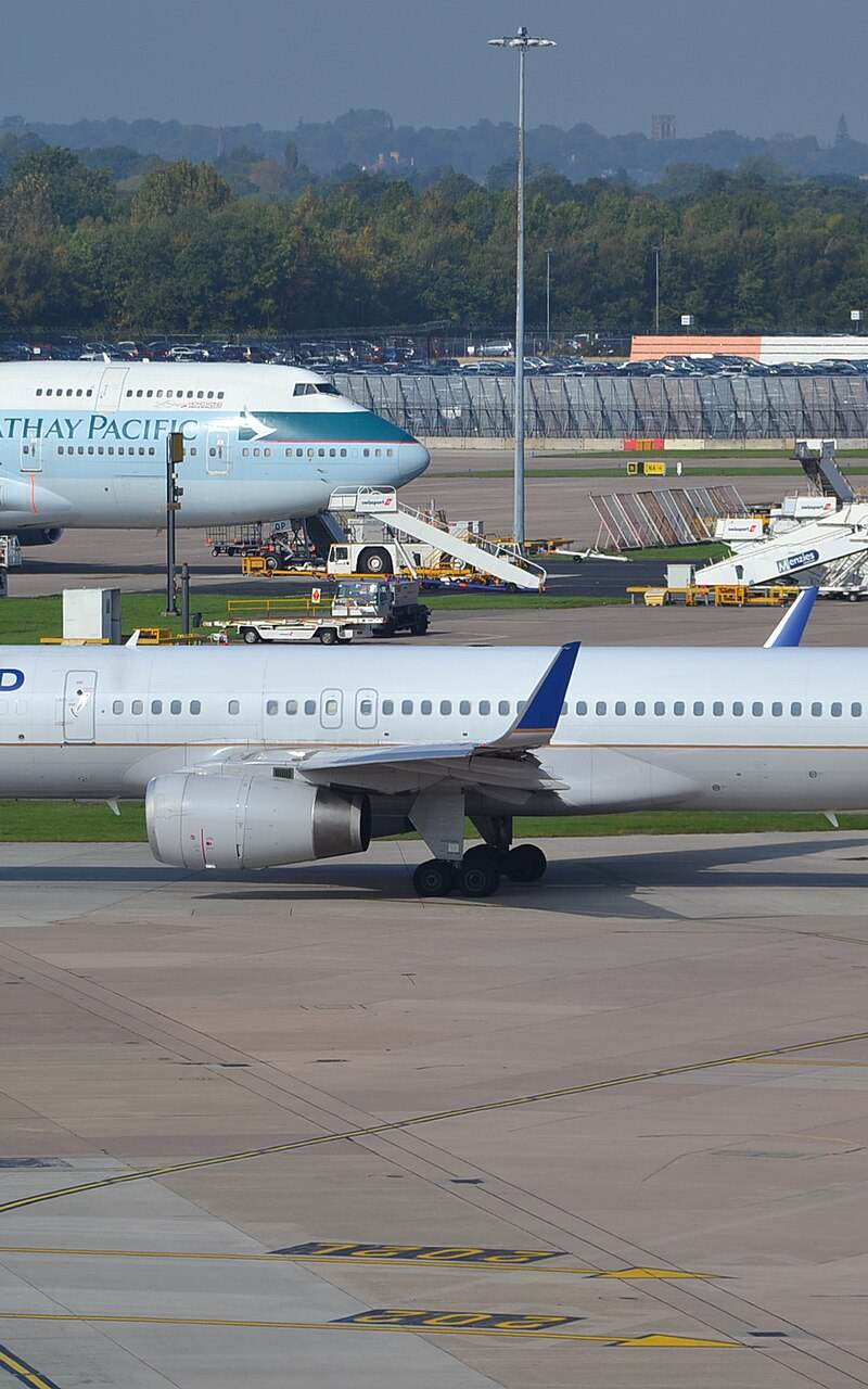 N26123 - Twin-engine aircraft