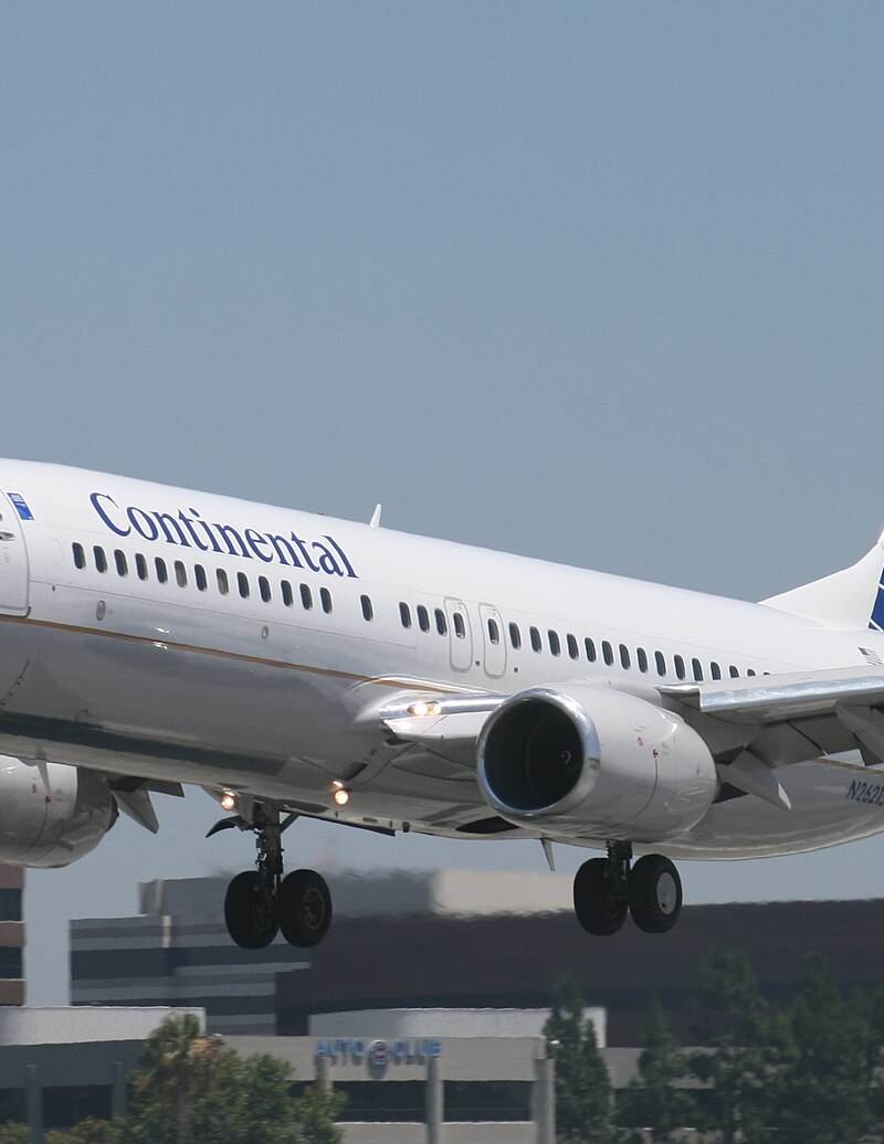 N26215 - Twin-engine aircraft