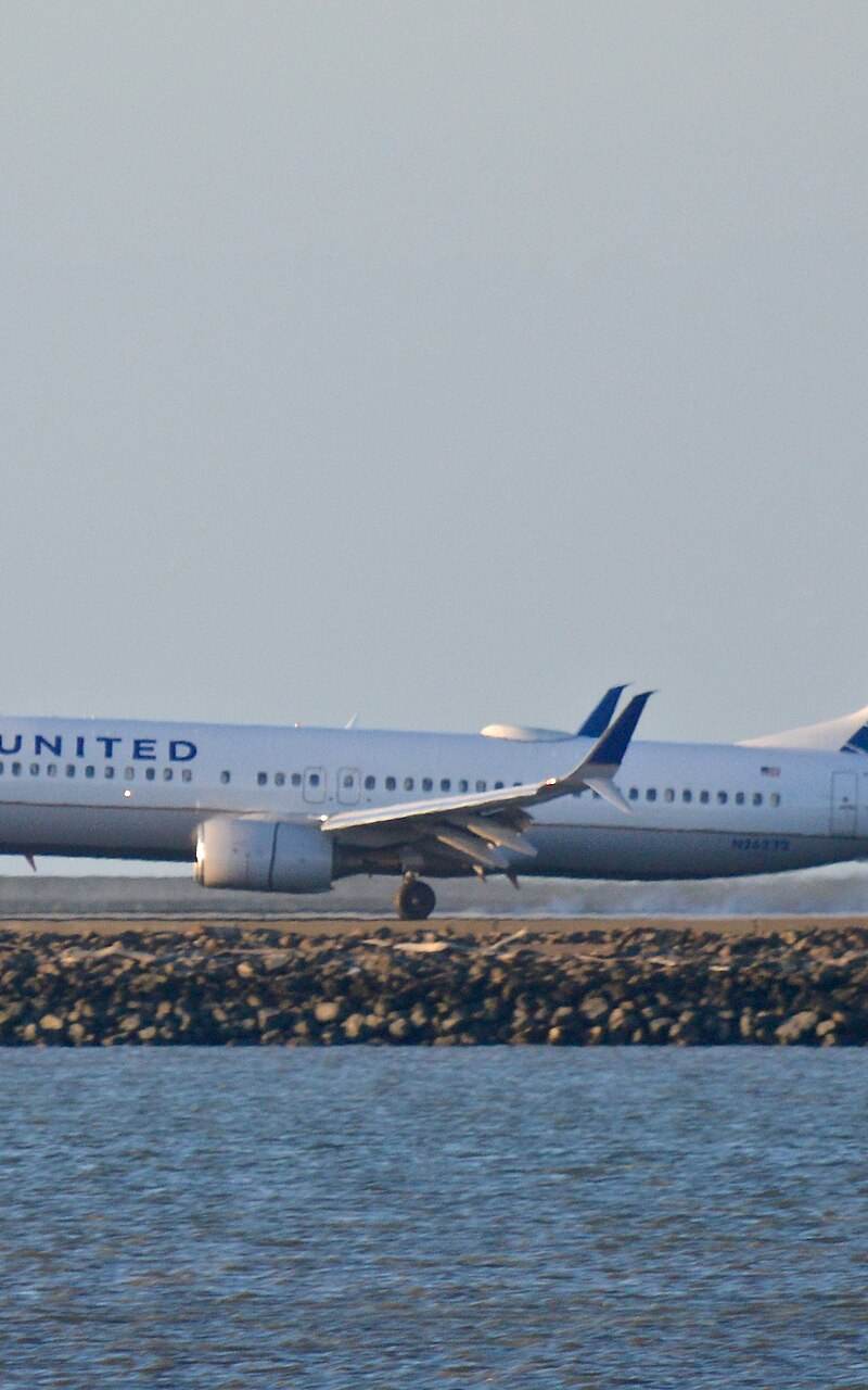 N26232 - Twin-engine aircraft